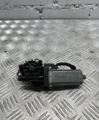 Mercedes-Benz C W204 Seat adjustment motor 0390203001