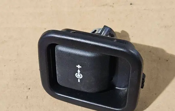 BMW 1 E82 E88 12 V Socket (rear) 7143111 52107010