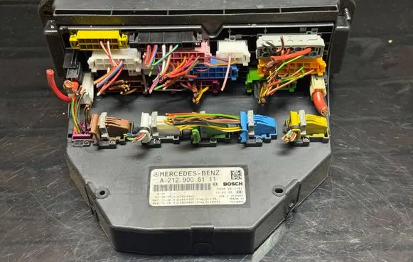 Mercedes-Benz E W212 Fuse box set A2129005111