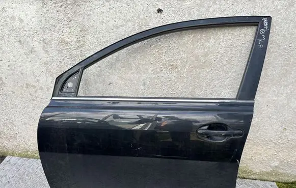 Toyota Avensis T250 Front door