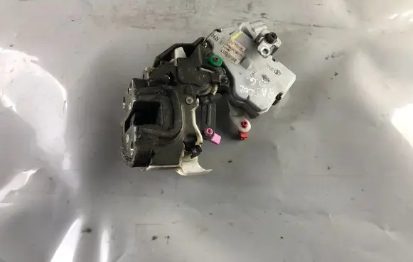 Nissan Patrol Y61 Rear door lock 0255244U10 33662