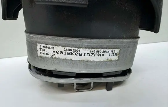 Volkswagen Golf V Steering wheel airbag 1K0880201N