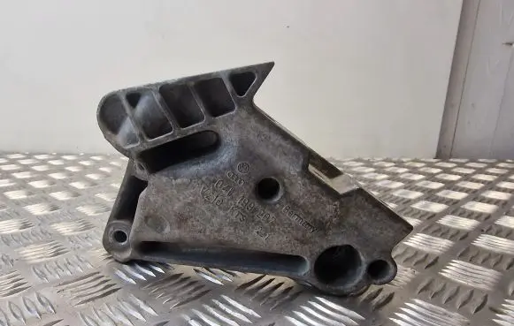 Volkswagen PASSAT B8 Engine mounting bracket 04L199207