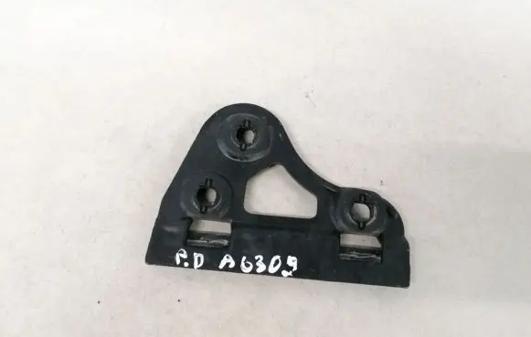 Audi A2 Fender mounting bracket 8z0821250a