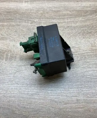 Peugeot 307 Glow plug pre-heat relay 9639912580 51299011