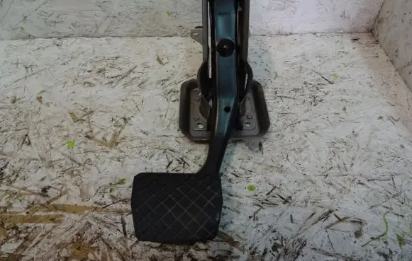 Volkswagen PASSAT CC Accelerator throttle pedal 1K1723057AL