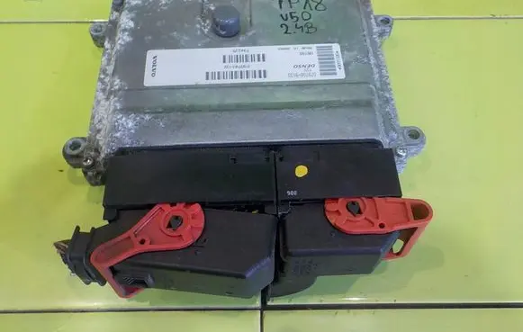 Volvo V50 Engine control unit/module 0797009133