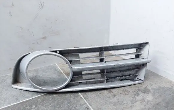Volkswagen Touran I Front bumper lower grill 1T0853665A
