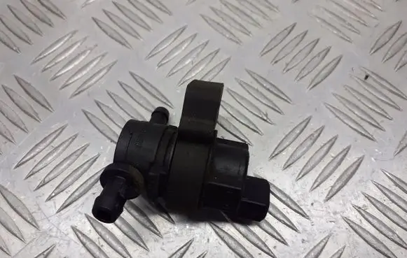 Mercedes-Benz E W210 Valve vacuum 0004701593