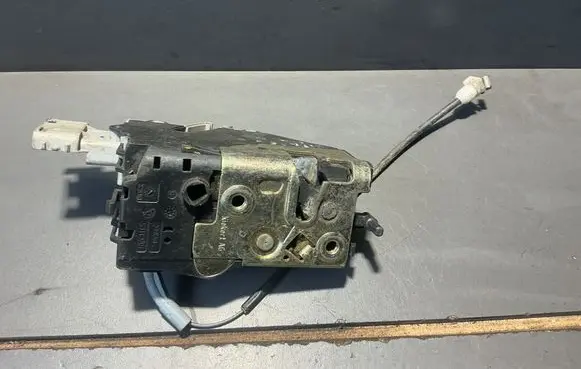 Citroen C4 I Front door lock 9647174680F