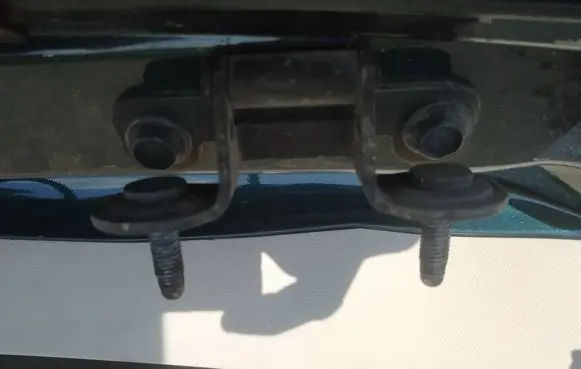 Dodge Journey Tailgate/trunk/boot hinge