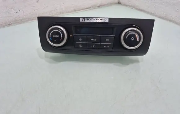 Mitsubishi Pajero Climate control unit 7820A132XA