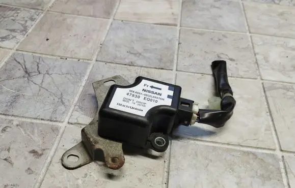 Nissan X-Trail T30 ESP acceleration yaw rate sensor 47930EQ010
