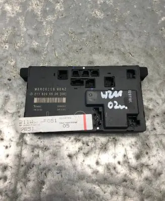 Mercedes-Benz E W211 Door control unit/module 2118200526