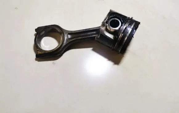 Citroen C5 Piston with connecting rod 619