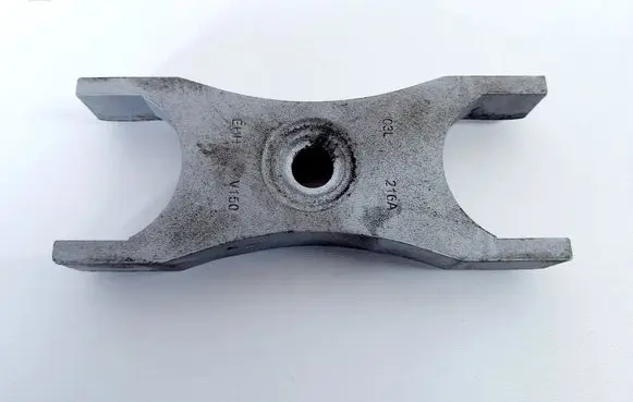 Skoda Superb B6 (3T) Fuel Injector clamp holder 03L216A