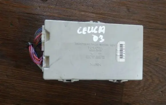 Toyota Starlet (P80) IV Wing mirror control module 8966110130