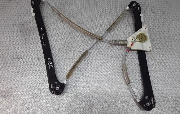 Front window lifting mechanism without motor