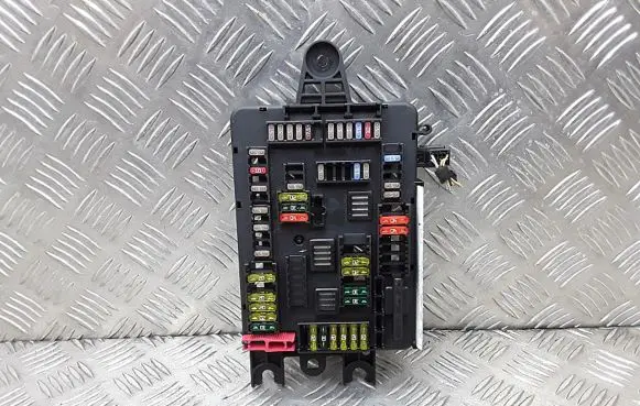 BMW 1 F20 F21 Fuse module 933788001