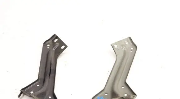 Audi Q5 SQ5 Fender mounting bracket 8R0821136