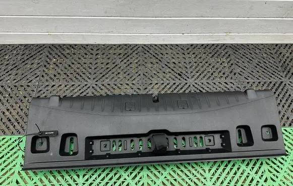 BMW 8 G15 Engine bonnet/hood lock trim molding 7435220 5147 14622810