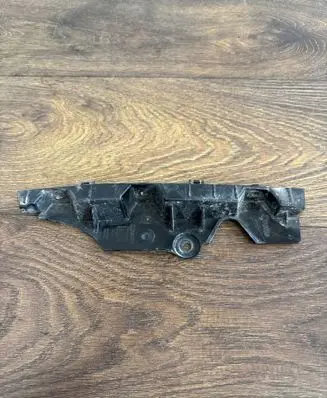 Front bumper mounting bracket