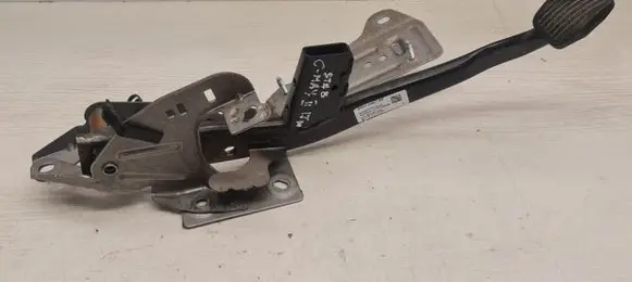 Ford C-MAX II Brake pedal AV612467AF