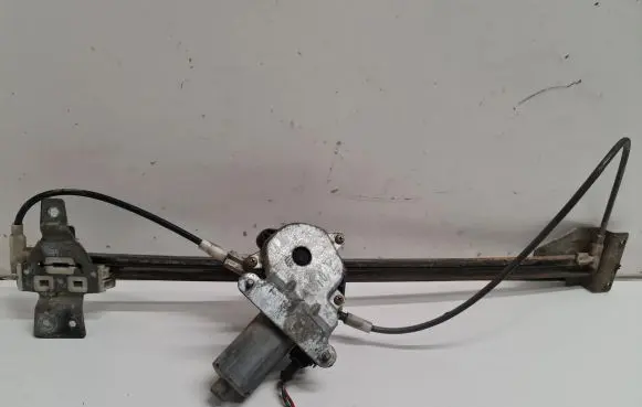 Mercedes-Benz Vito Viano W638 Front door window regulator with motor 0130821686