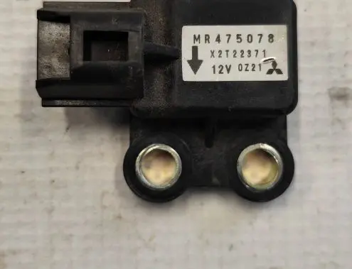 Mitsubishi Pajero Airbag deployment crash/impact sensor MR475078 X2T22371