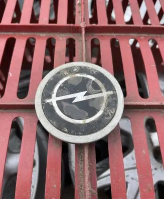 Opel Omega B2 Original wheel cap 90343695