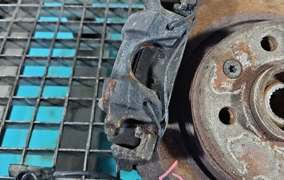 Front brake caliper