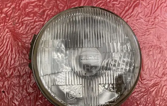 Toyota Land Cruiser (BJ70) Headlight/headlamp
