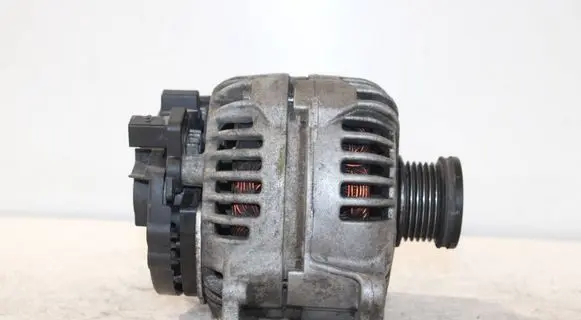 Volkswagen Golf VI Generator/alternator 03C903023A