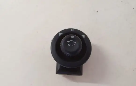 Wing mirror switch