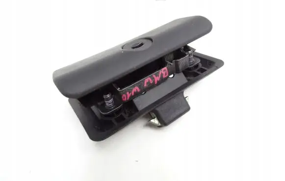 BMW 1 E81 E87 Glove box handle 15471680916