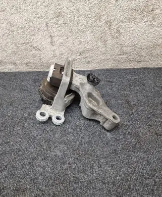 Engine mount bracket