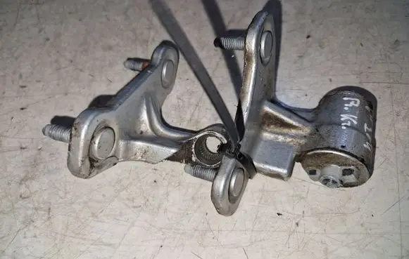 Mercedes-Benz C W204 Front door upper hinge 