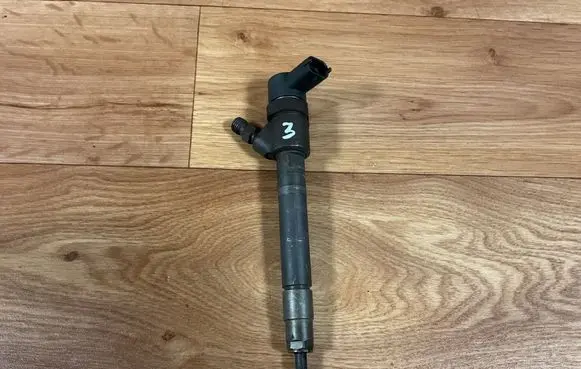 Volvo V70 Fuel injector 30777526 044511020