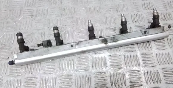 Volvo V50 Fuel injectors set 8653891