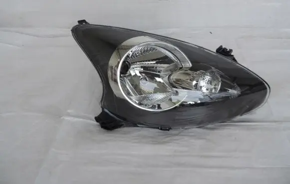 Toyota Aygo AB10 Headlight/headlamp 81130-0H011