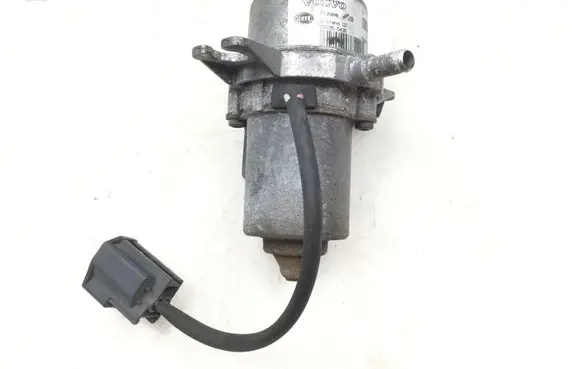 Volvo V70 Vacuum pump 30630398
