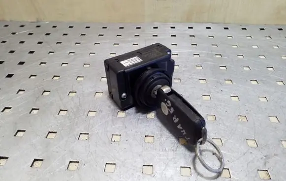Volkswagen Touareg I Ignition lock 3D0905865E