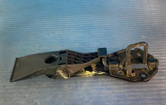 Audi A6 S6 C7 4G Engine bonnet/hood lock/latch loop/hook 4G0823480