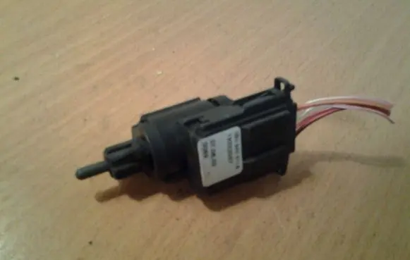 Volkswagen Golf V Brake pedal sensor switch 3B0945511A 19322007