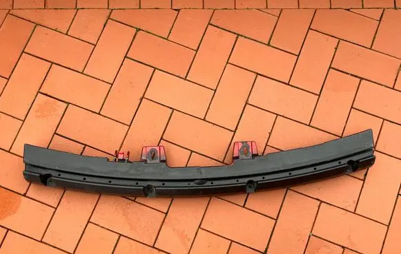 Front bumper mounting bracket