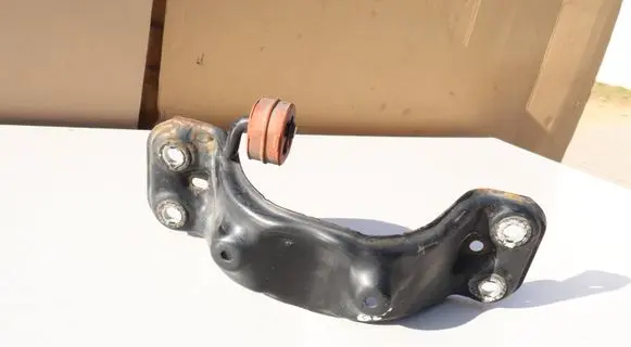 Volvo V60 Muffler mount bracket/holder 30783314