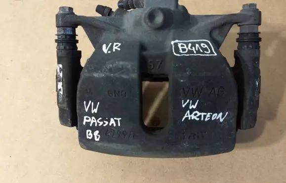 Volkswagen PASSAT B8 Front brake caliper 6799