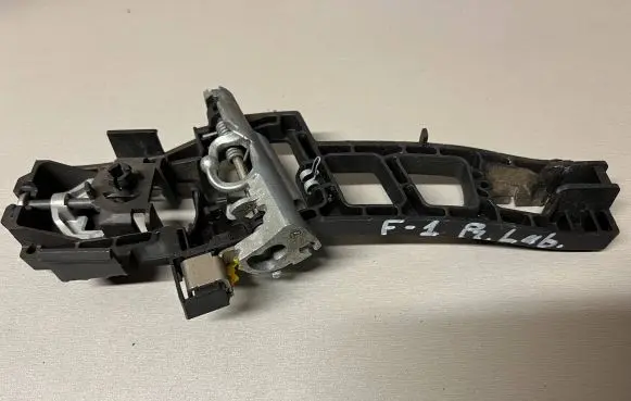Ford Fiesta Front door exterior handle/bracket 8A61A224A36 ET76A224A36AA