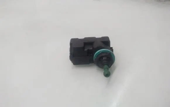 Headlight level adjustment motor