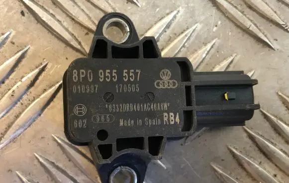 Audi A4 S4 B6 8E 8H Airbag deployment crash/impact sensor 8P0955557 170505 010997